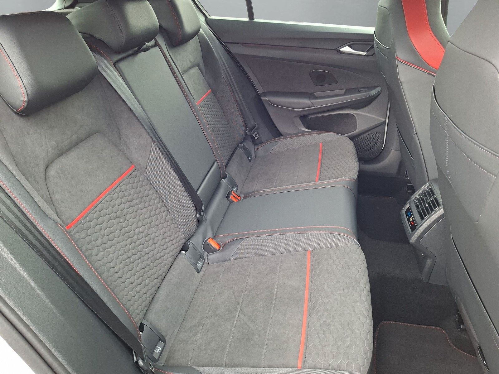 Fahrzeugabbildung Volkswagen Golf VIII GTI Clubsport Sound Head Pano 19"