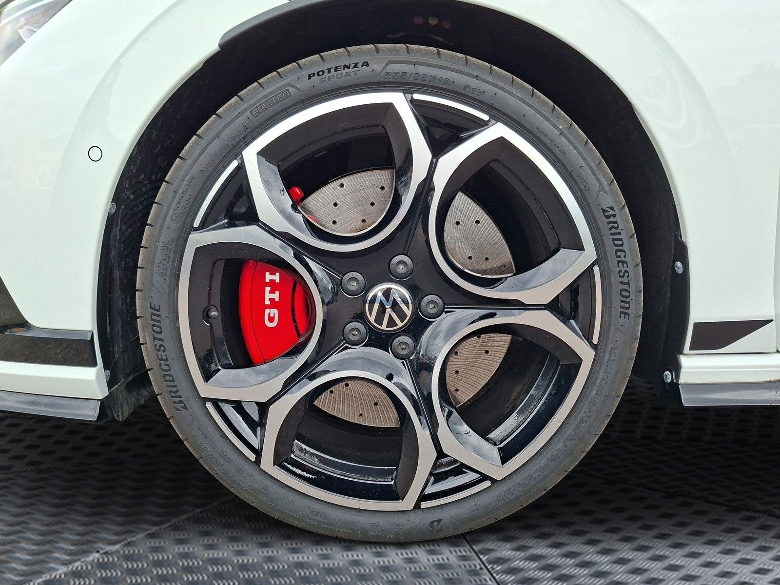 Fahrzeugabbildung Volkswagen Golf VIII GTI Clubsport Sound Head Pano 19"