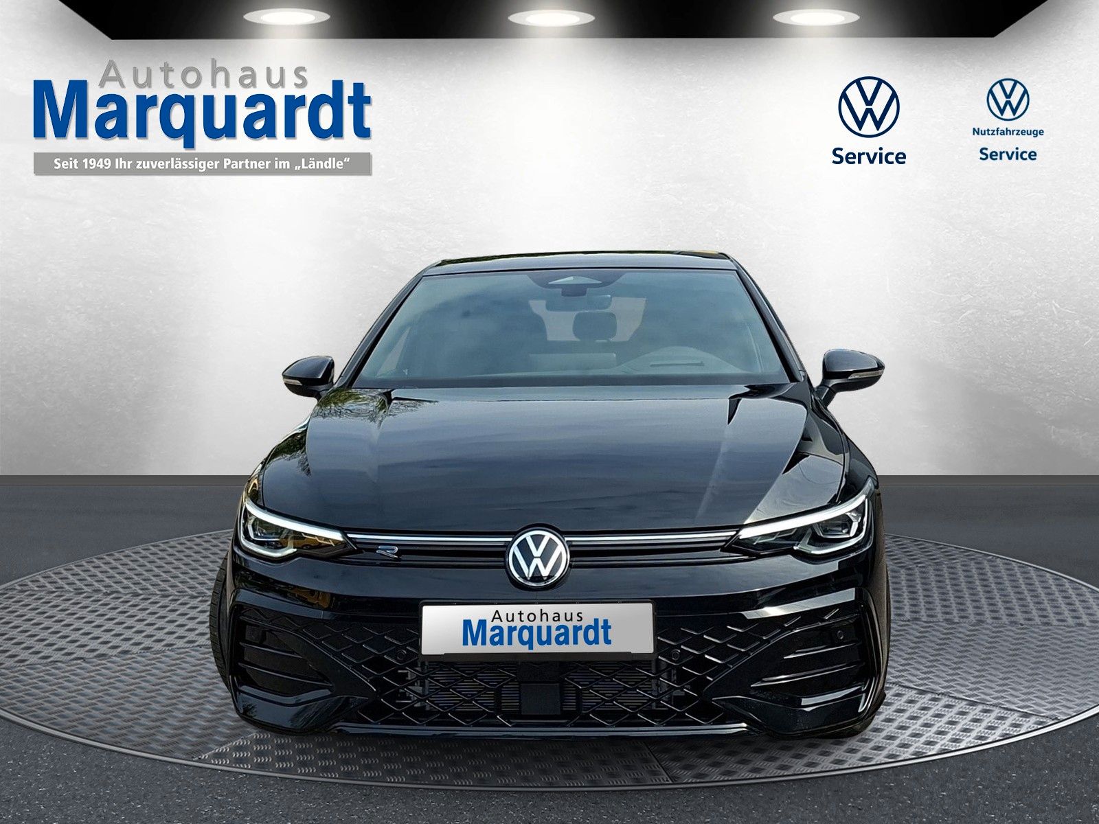 Fahrzeugabbildung Volkswagen Golf VIII 1.5eTSI Neu R-Line Pano18"SideACC AHK