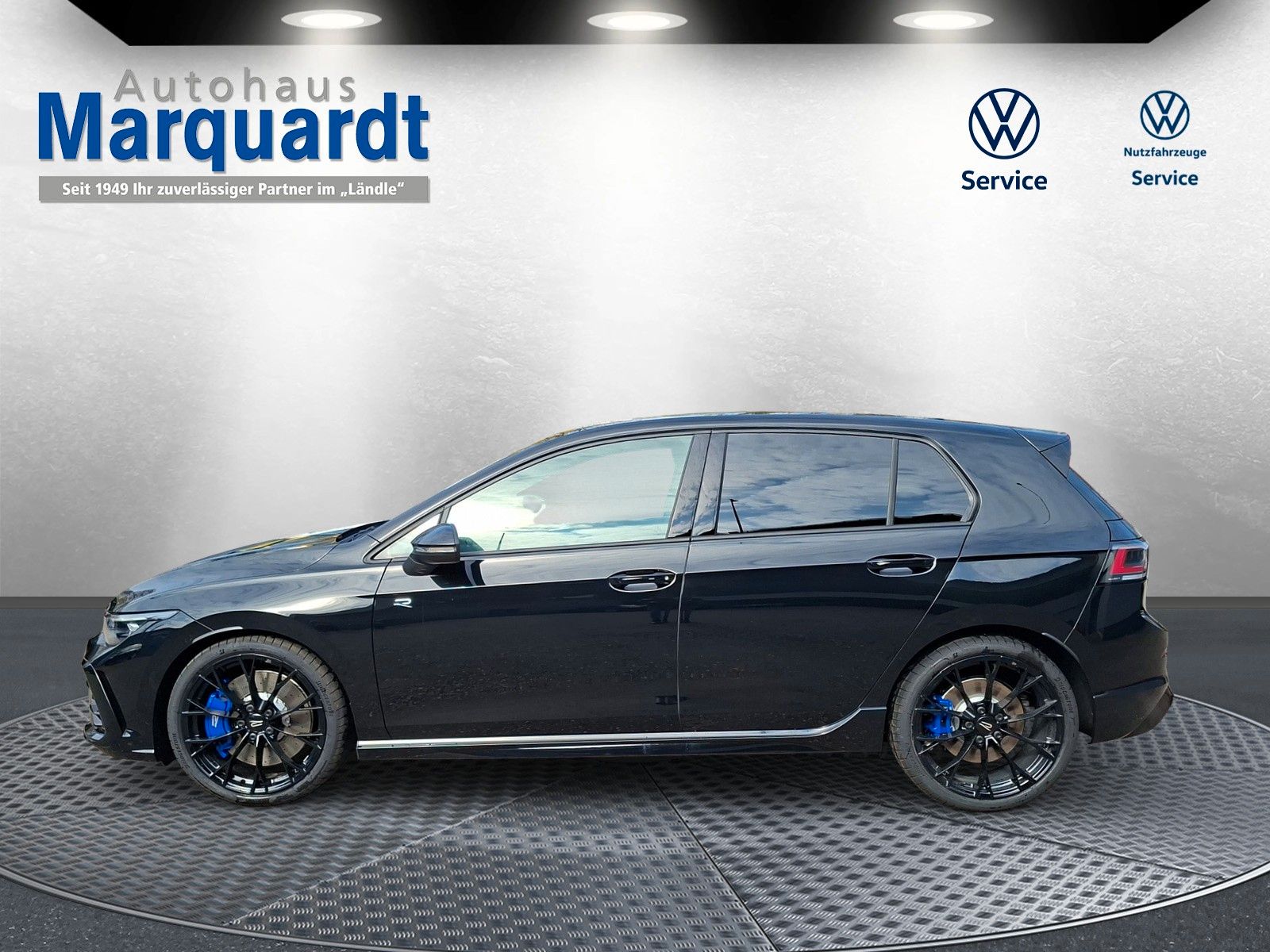 Fahrzeugabbildung Volkswagen Golf VIII 8 R 2.0TSI 4M Pano Akrapovic AHK 360°