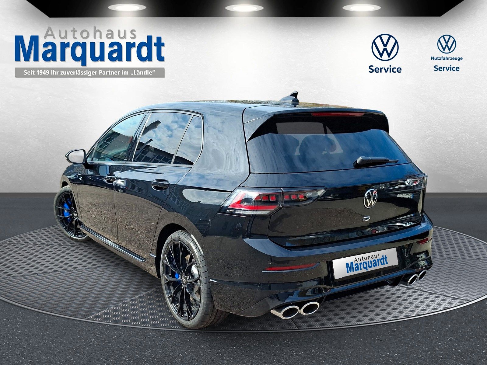 Fahrzeugabbildung Volkswagen Golf VIII 8 R 2.0TSI 4M Pano Akrapovic AHK 360°