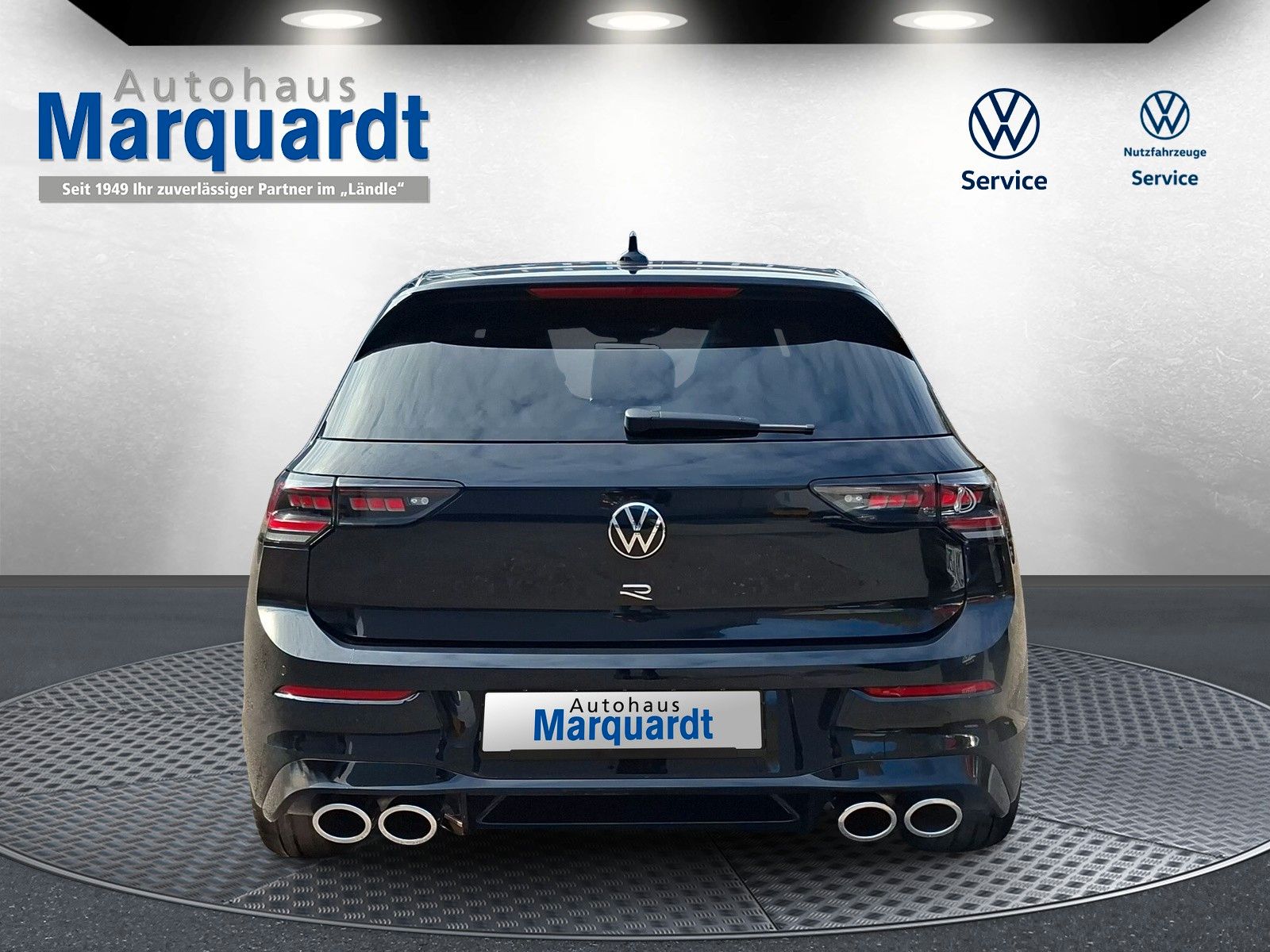 Fahrzeugabbildung Volkswagen Golf VIII 8 R 2.0TSI 4M Pano Akrapovic AHK 360°