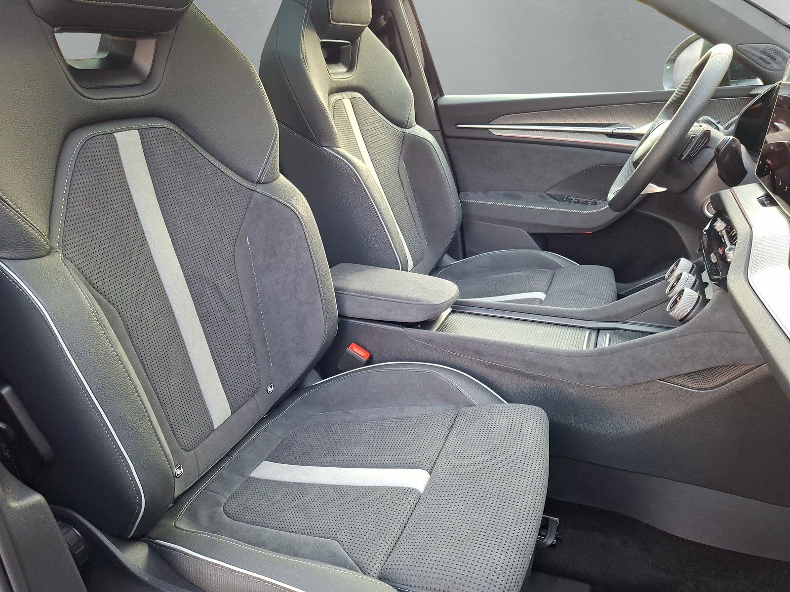 Fahrzeugabbildung SKODA Kodiaq Sportline 1.5TSI Plug In Pano AHK 20"