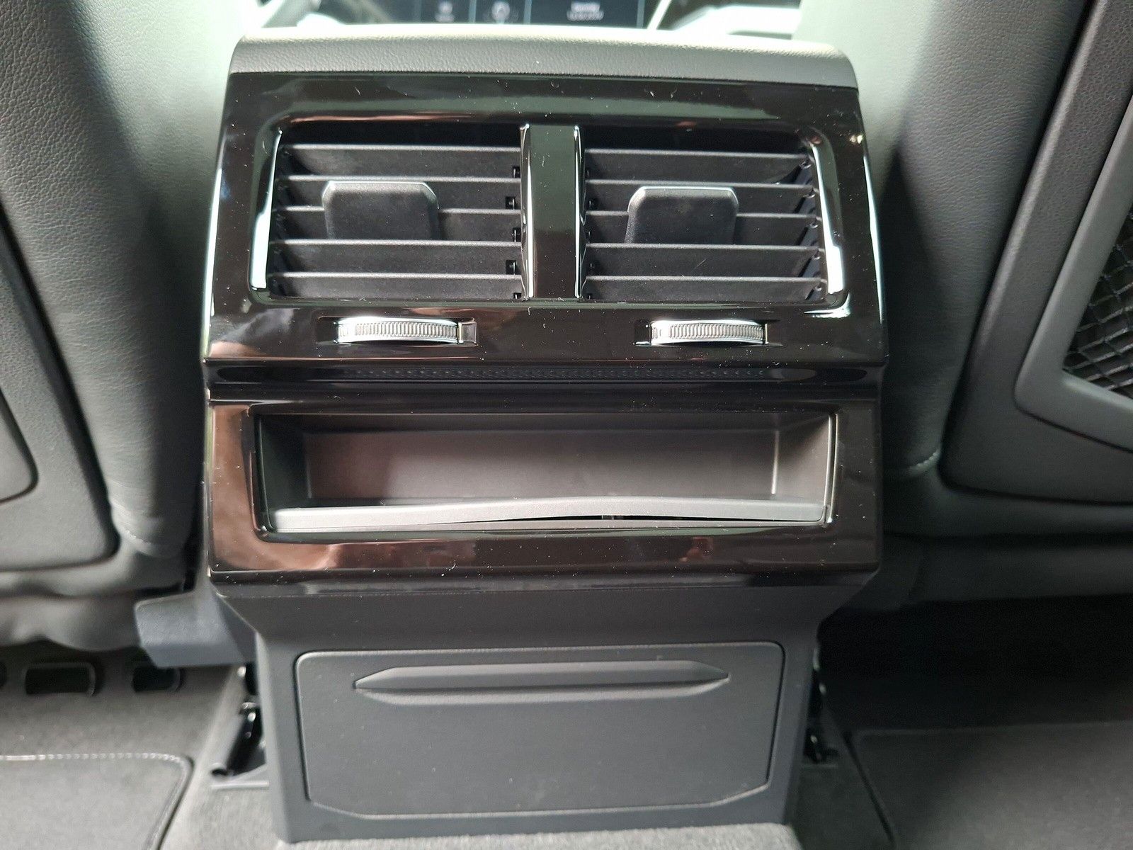 Fahrzeugabbildung Volkswagen Touareg 3.0 TDI 4M R-Line Final Edition Pano 22"