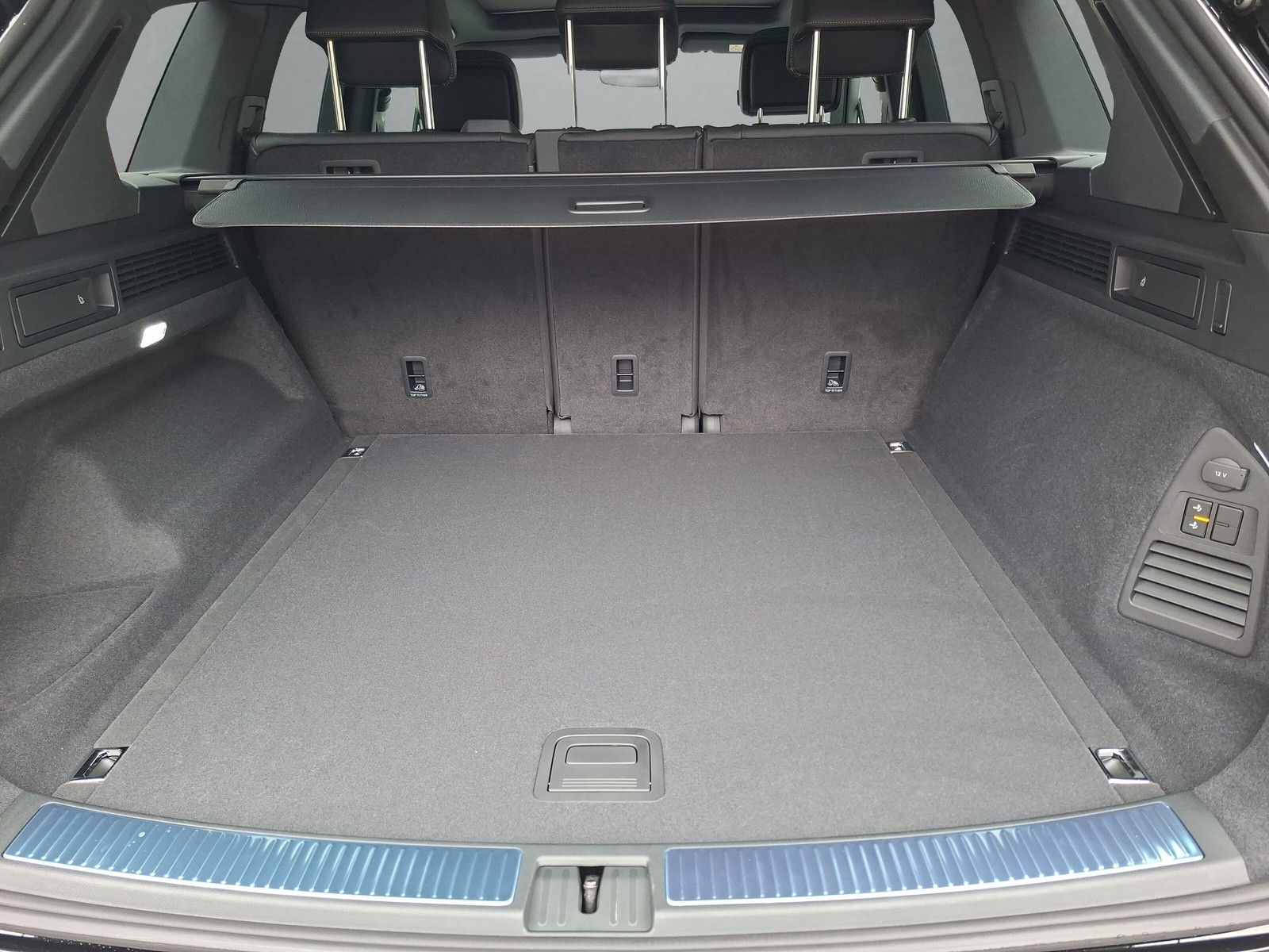 Fahrzeugabbildung Volkswagen Touareg 3.0 TDI 4M R-Line Final Edition Pano 22"