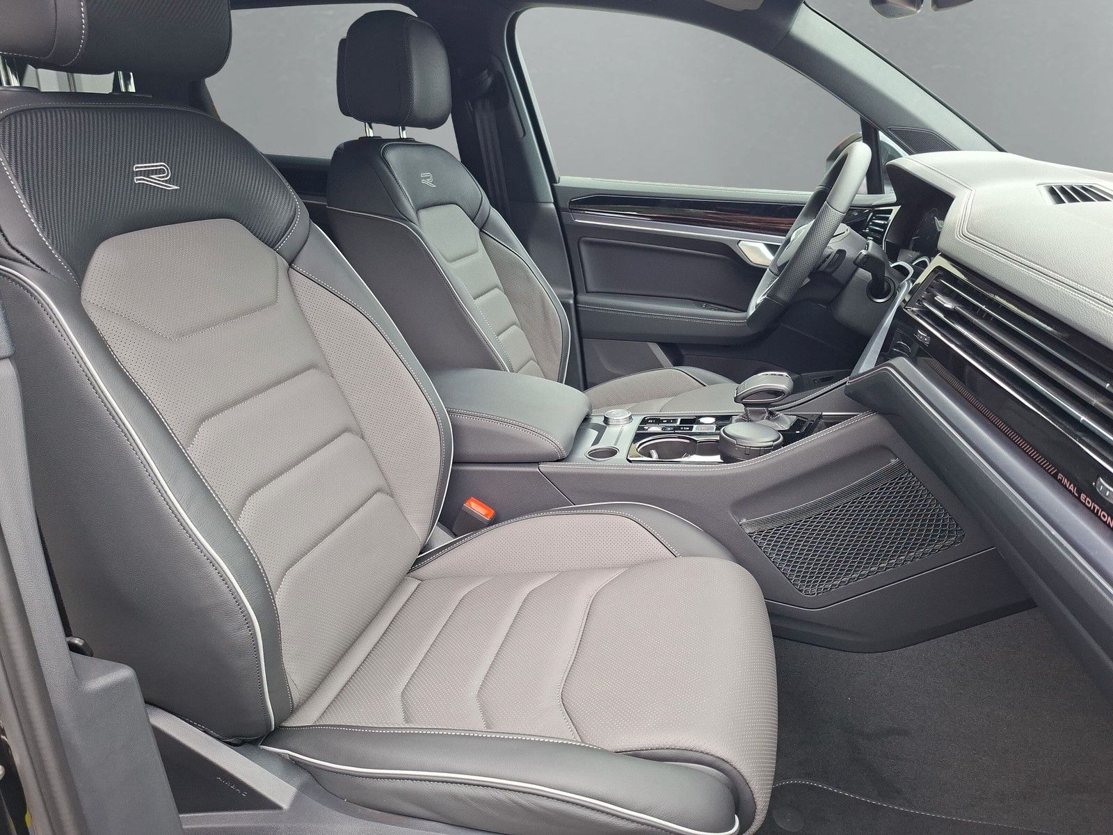 Fahrzeugabbildung Volkswagen Touareg 3.0 TDI 4M R-Line Final Edition Pano 22"