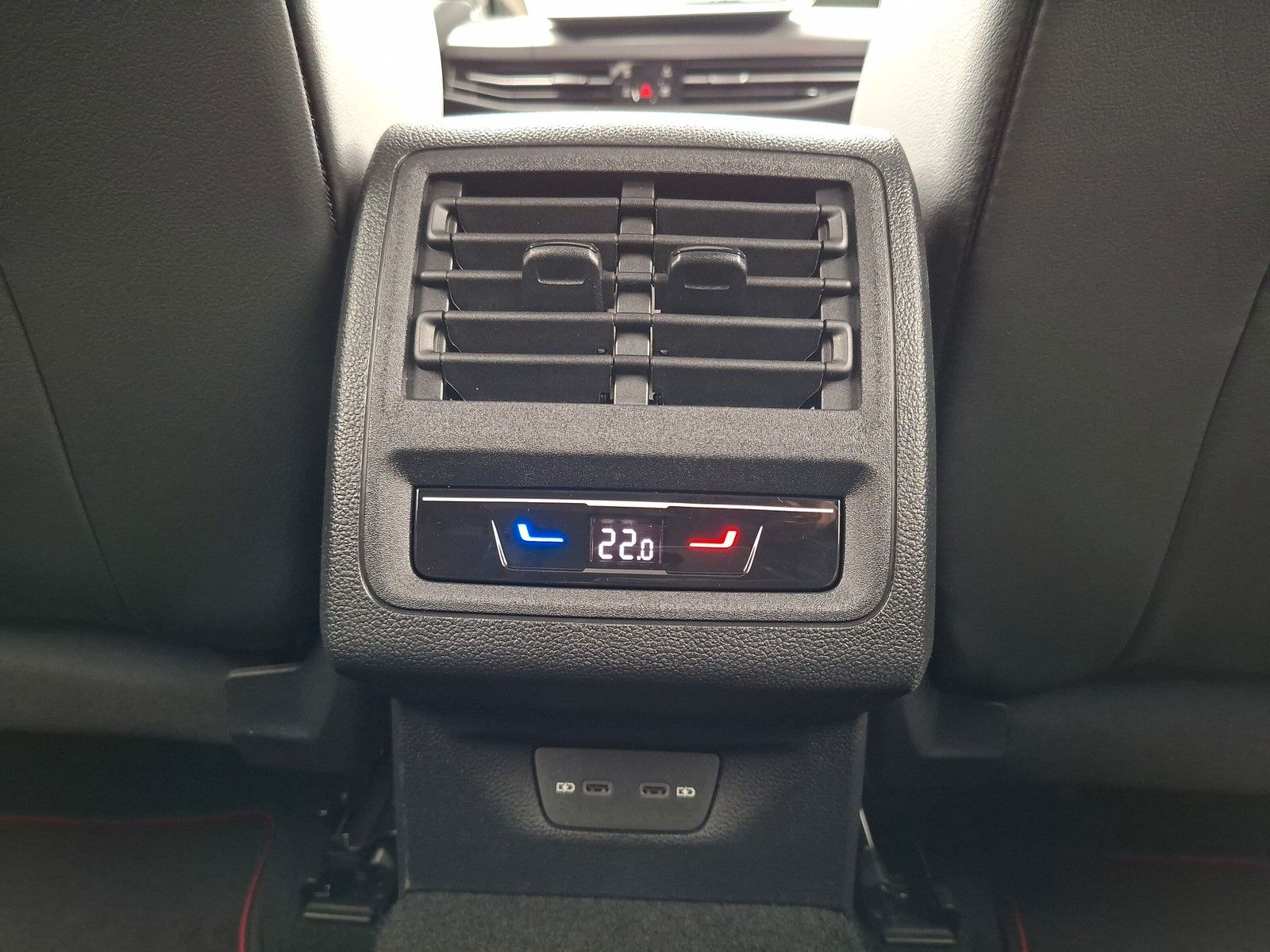 Fahrzeugabbildung Volkswagen Golf GTI Clubsport Edition 50 Pano Sound DCC 19"