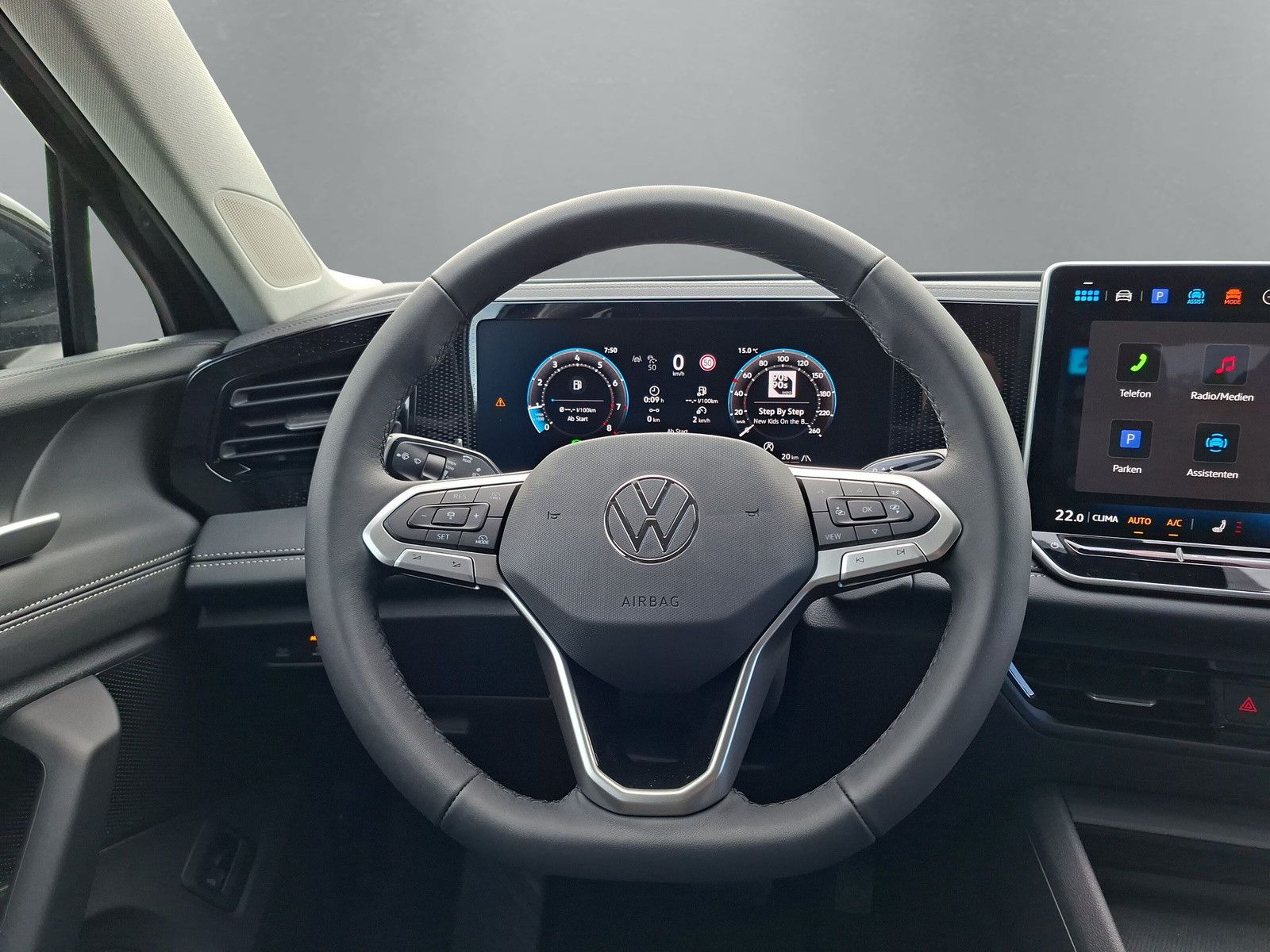Fahrzeugabbildung Volkswagen Tiguan 2.0 TSI 4M 360°DCC Pano AHK LED Plus