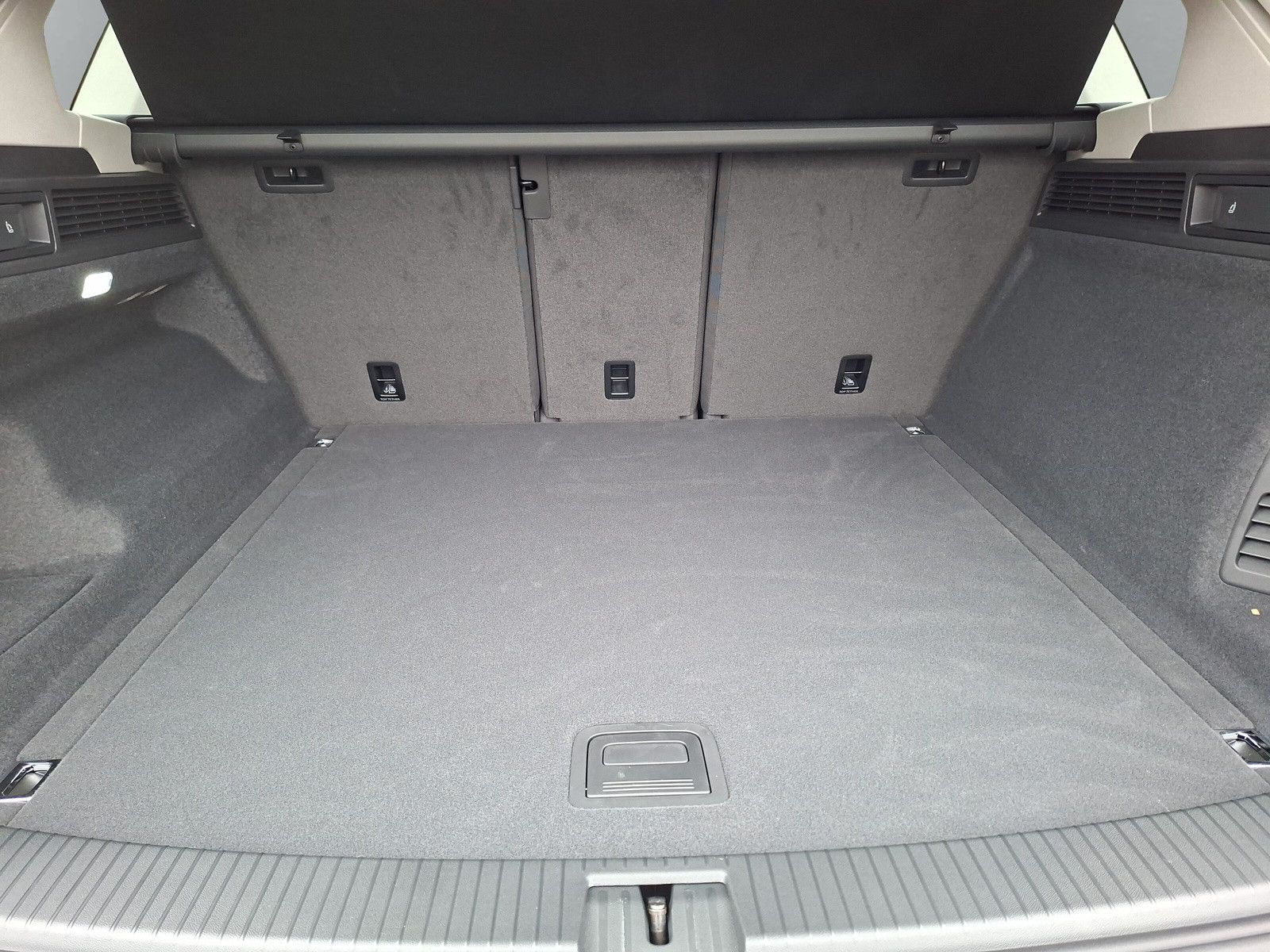 Fahrzeugabbildung Volkswagen Touareg 3.0 TDI Pano 19"Volleder Navi Pro