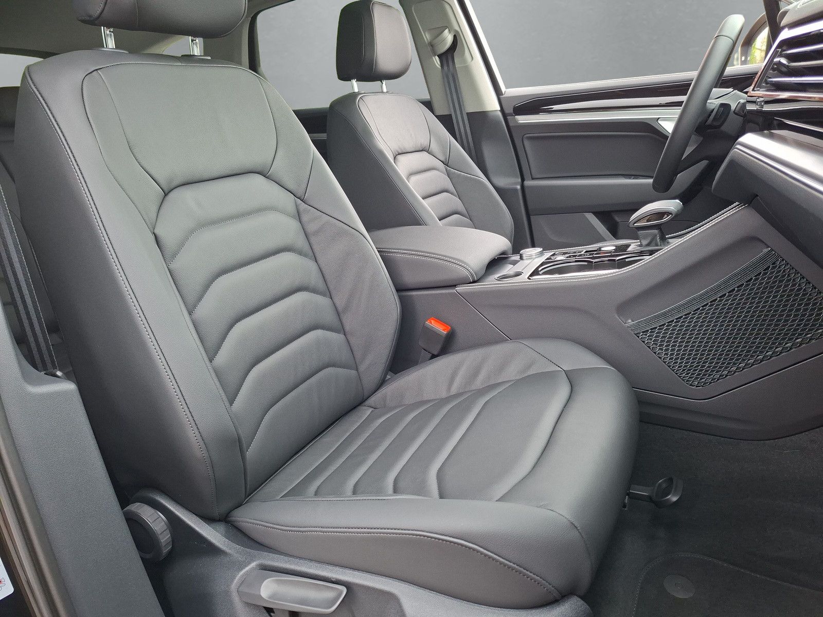 Fahrzeugabbildung Volkswagen Touareg 3.0 TDI Pano 19"Volleder Navi Pro