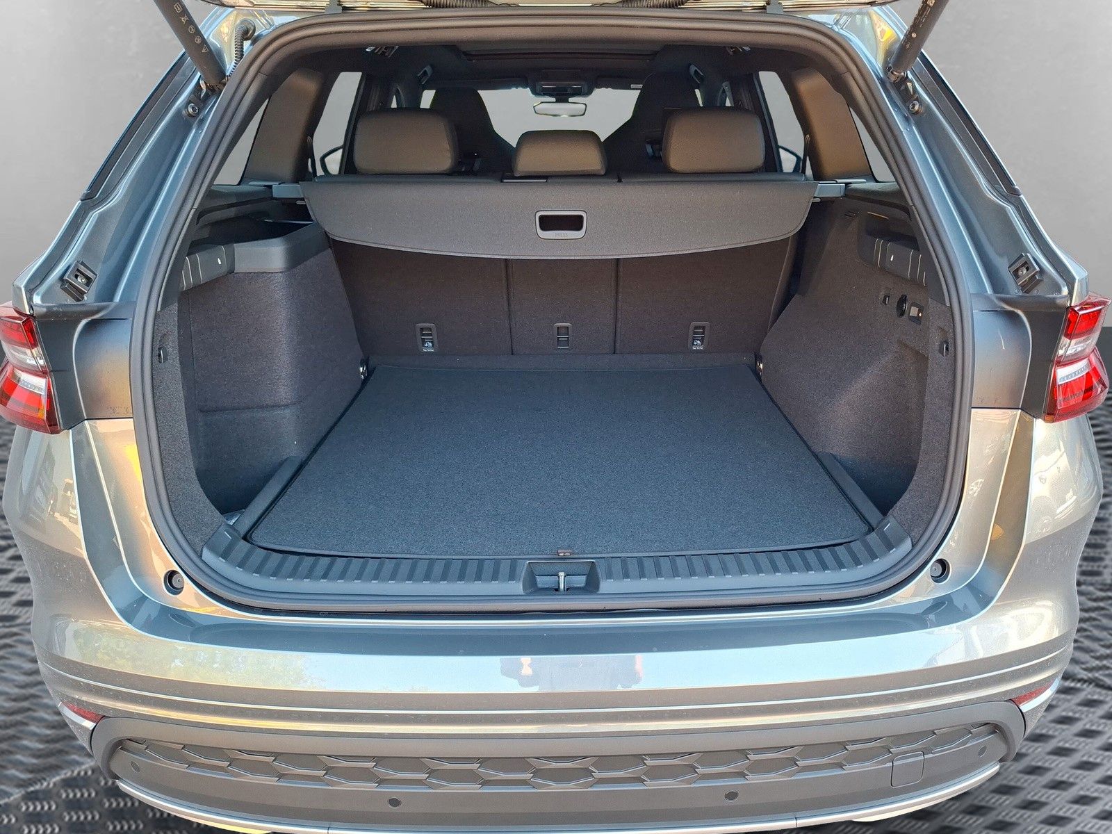 Fahrzeugabbildung SKODA Kodiaq Sportline 1.5TSI Plug In Pano AHK 360 20"