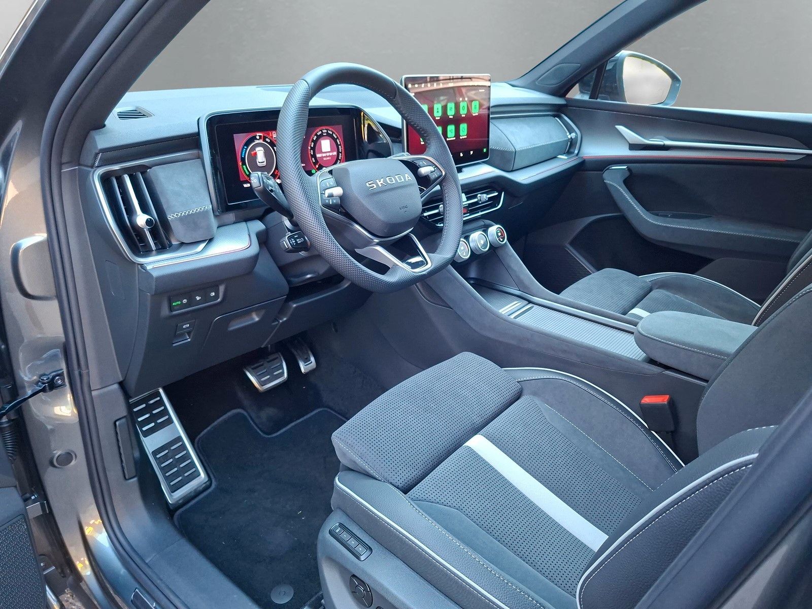 Fahrzeugabbildung SKODA Kodiaq Sportline 1.5TSI Plug In Pano AHK 360 20"