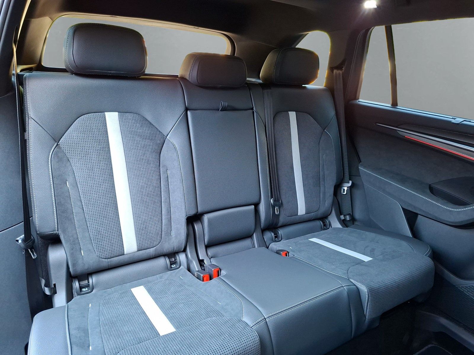 Fahrzeugabbildung SKODA Kodiaq Sportline 1.5TSI Plug In Pano AHK 360 20"