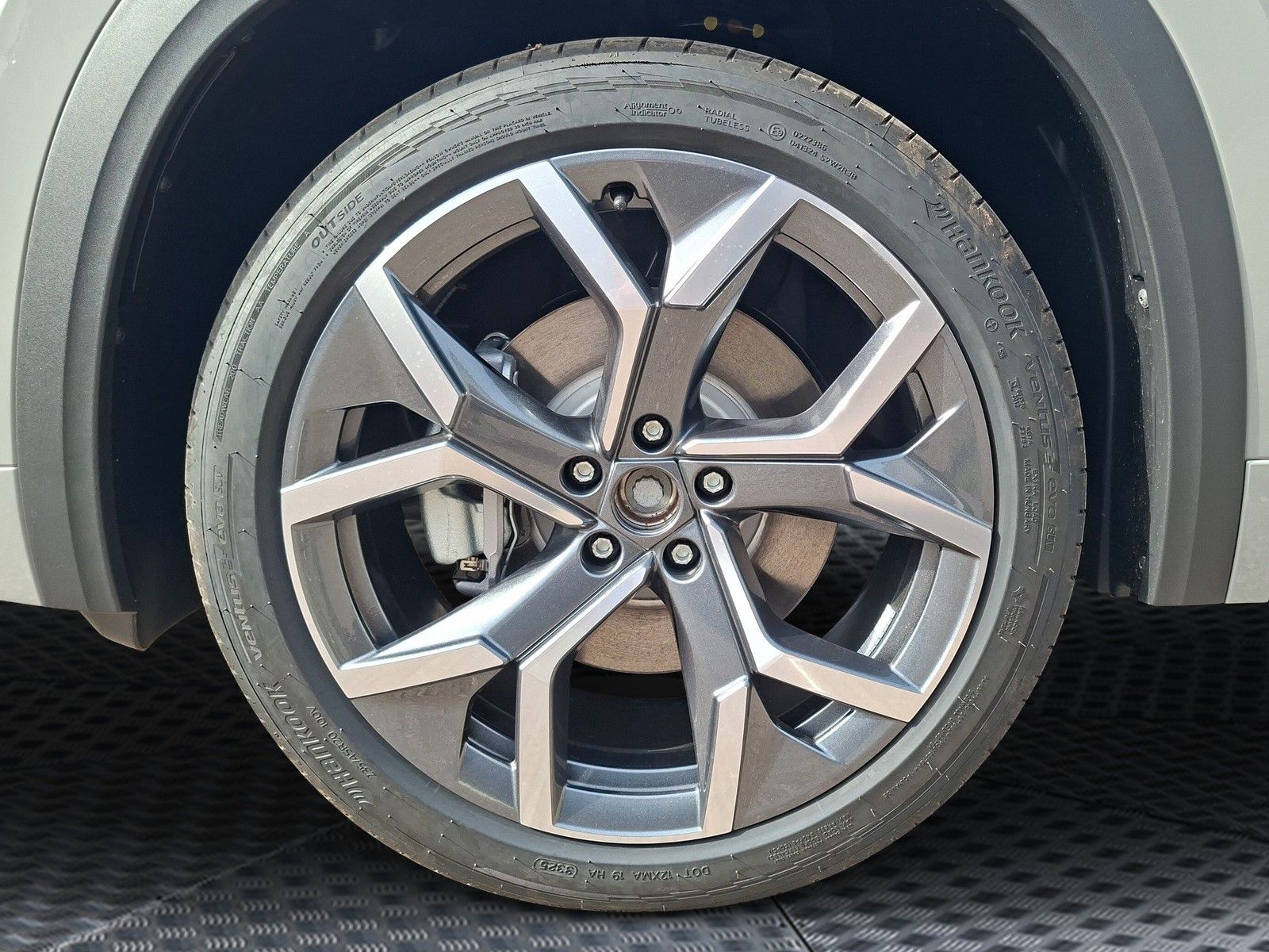 Fahrzeugabbildung SKODA Kodiaq Sportline 1.5TSI Plug In Pano AHK 360 20"