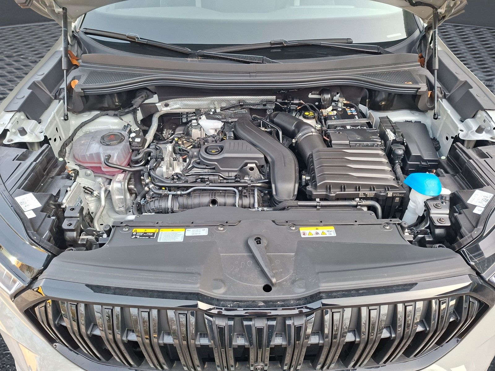 Fahrzeugabbildung SKODA Kodiaq Sportline 1.5TSI Plug In Pano AHK 360 20"