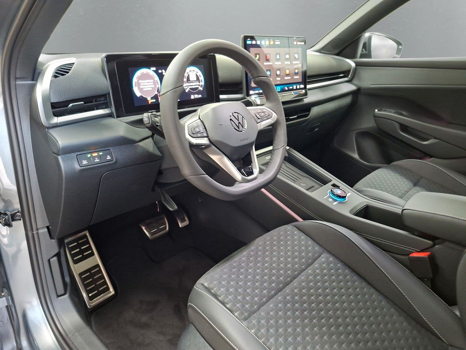 Fahrzeugabbildung Volkswagen T-Roc 1.5TSI DSG R-Line AHK ACC eHeck neues Mod!