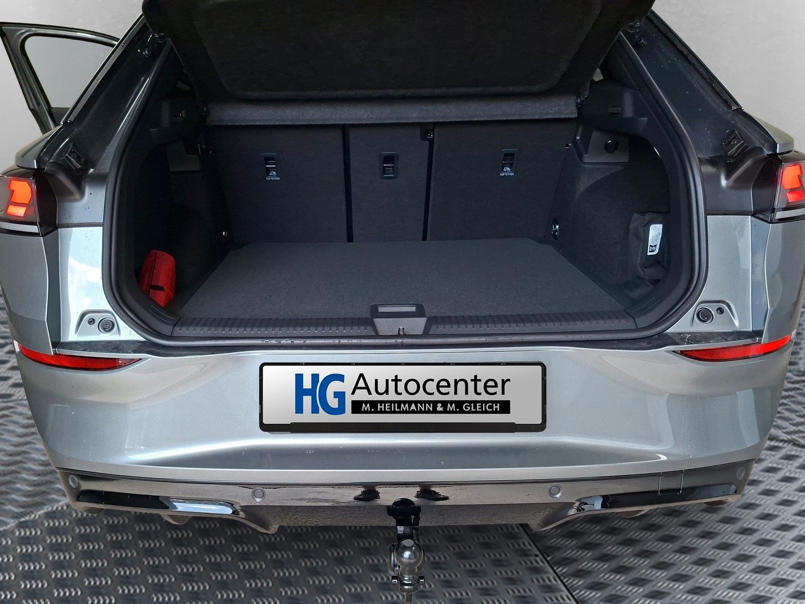 Fahrzeugabbildung Volkswagen T-Roc 1.5TSI DSG R-Line AHK ACC eHeck neues Mod!