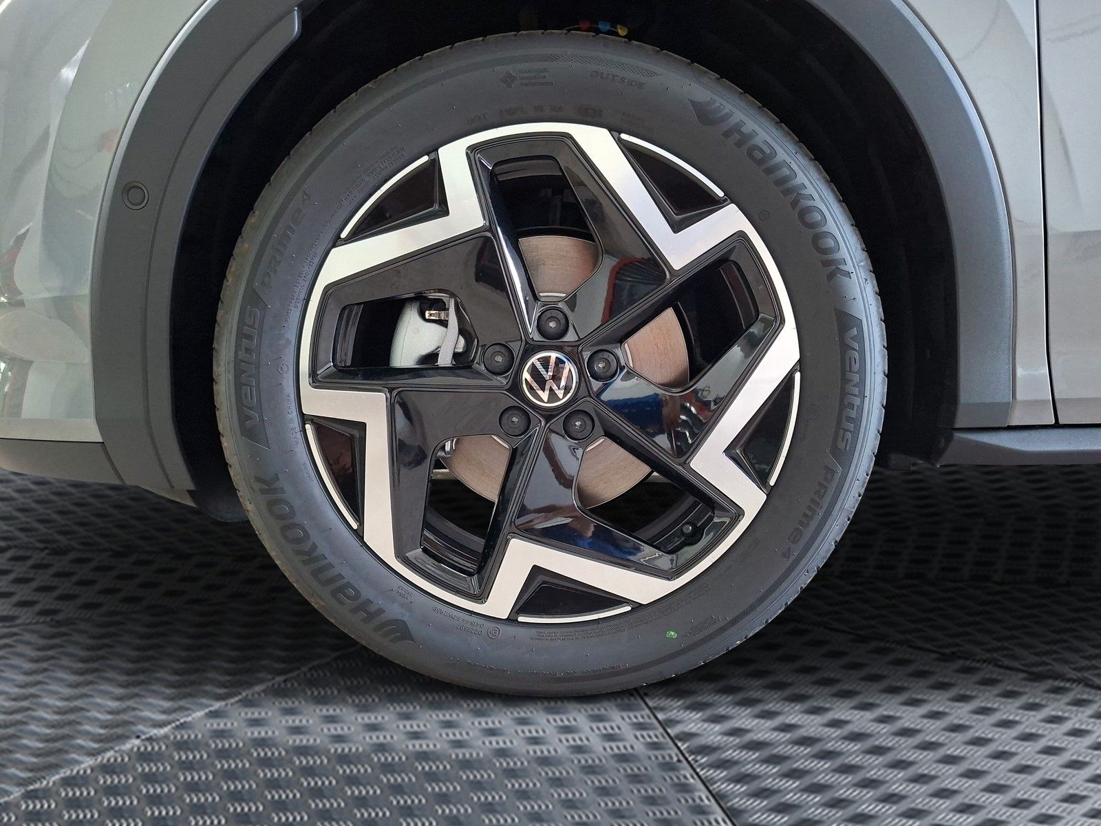 Fahrzeugabbildung Volkswagen T-Roc 1.5TSI DSG R-Line AHK ACC eHeck neues Mod!