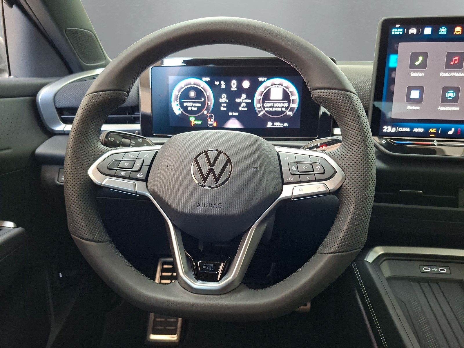 Fahrzeugabbildung Volkswagen T-Roc 1.5TSI DSG R-Line AHK ACC eHeck neues Mod!
