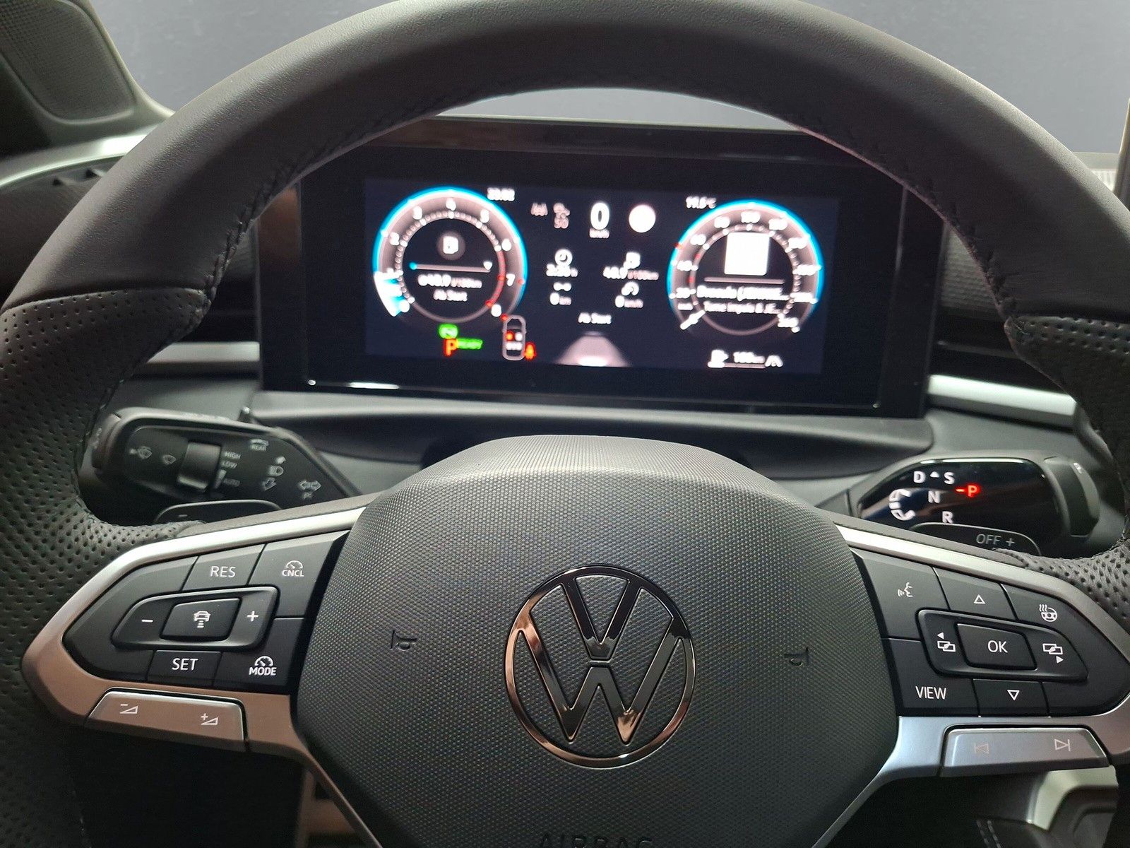 Fahrzeugabbildung Volkswagen T-Roc 1.5TSI DSG R-Line AHK ACC eHeck neues Mod!