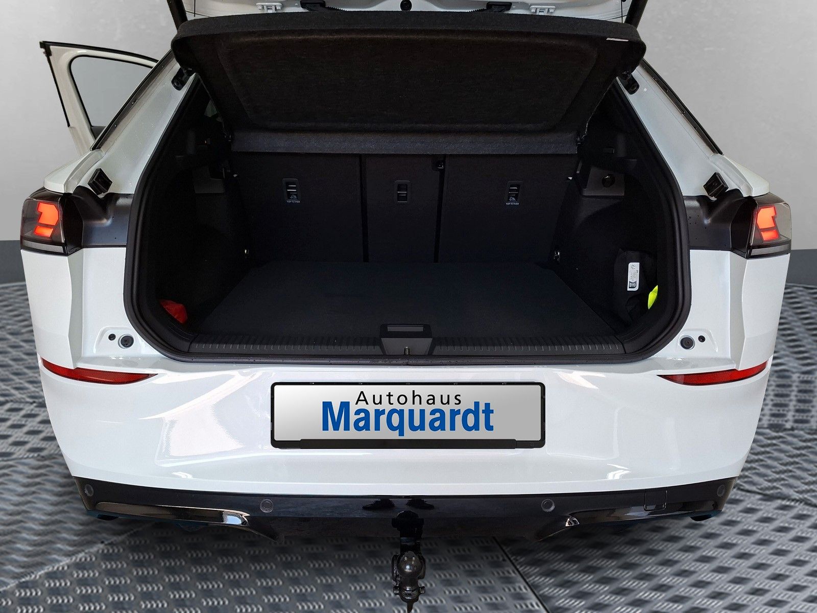 Fahrzeugabbildung Volkswagen T-Roc 1.5TSI R-Line AHK ACC Side eHeck Neues Mod
