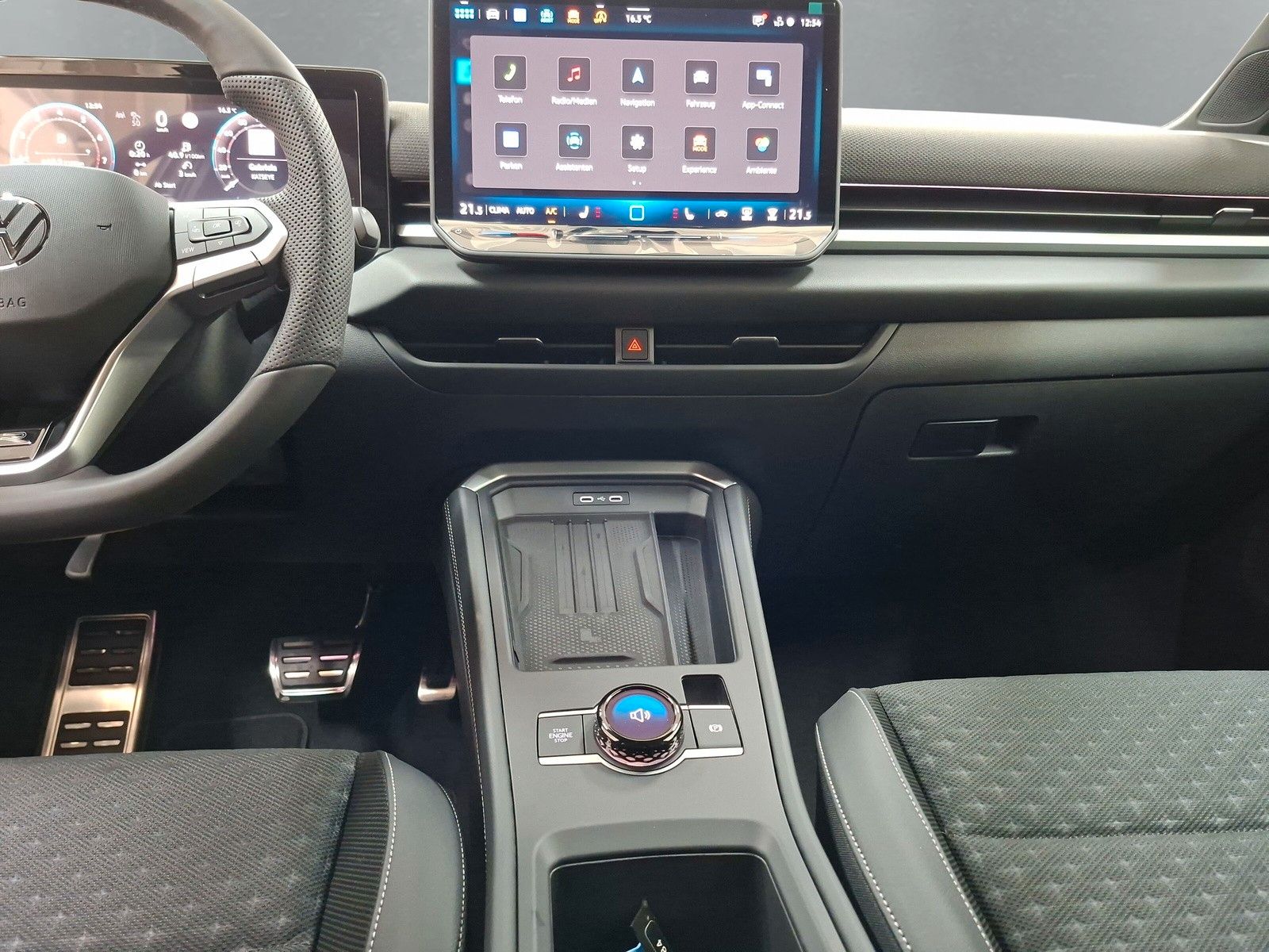 Fahrzeugabbildung Volkswagen T-Roc 1.5TSI R-Line AHK ACC Side eHeck Neues Mod