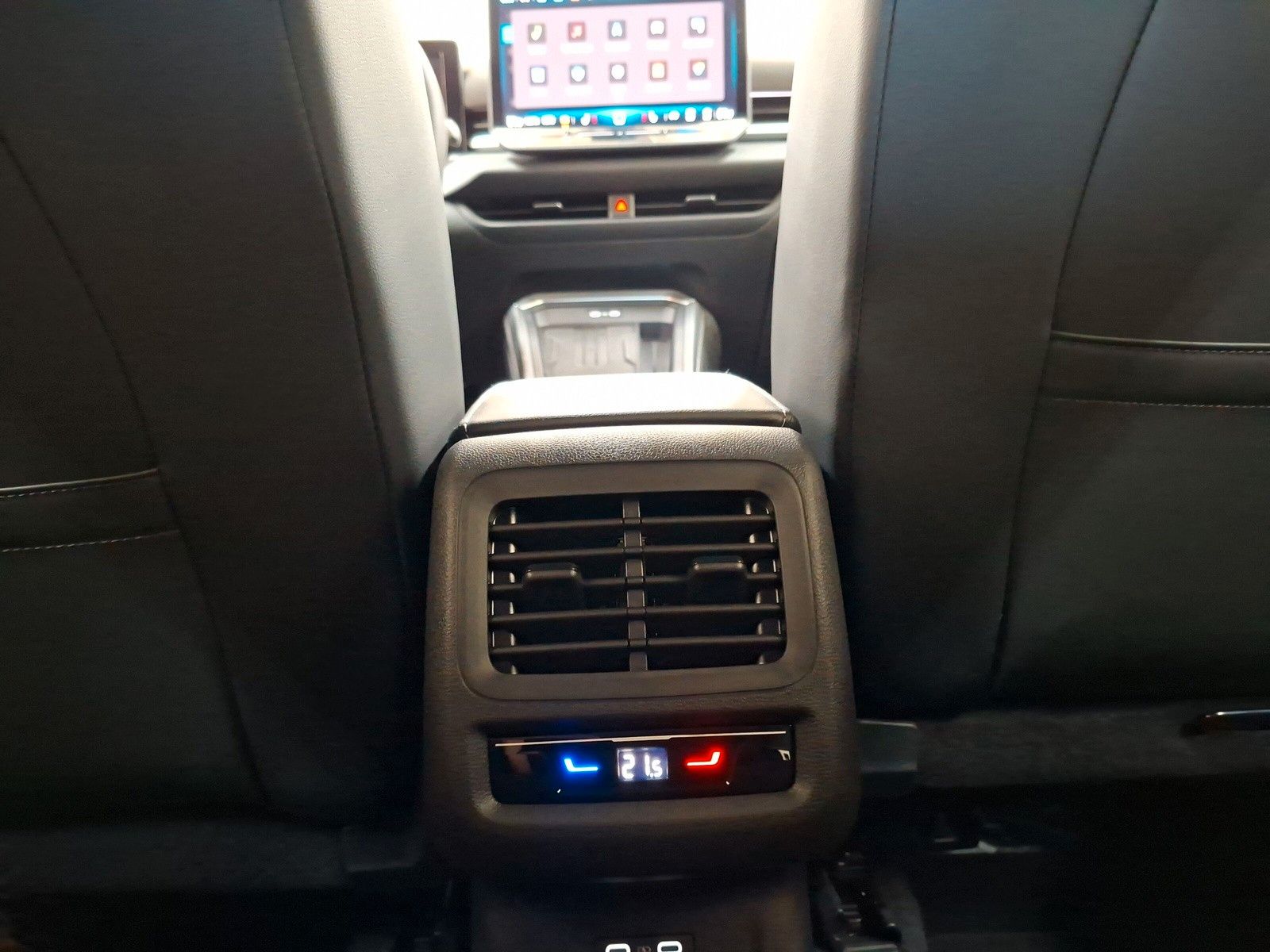 Fahrzeugabbildung Volkswagen T-Roc 1.5TSI R-Line AHK ACC Side eHeck Neues Mod