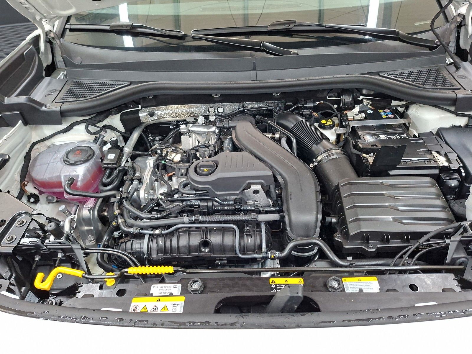 Fahrzeugabbildung Volkswagen T-Roc 1.5TSI R-Line AHK ACC Side eHeck Neues Mod