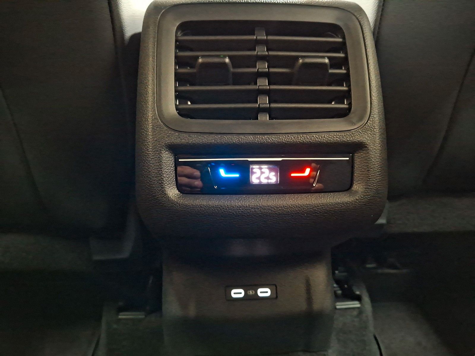 Fahrzeugabbildung Volkswagen T-Roc 1.5TSI R-Line AHK ACC Side eHeck Neu  Mod