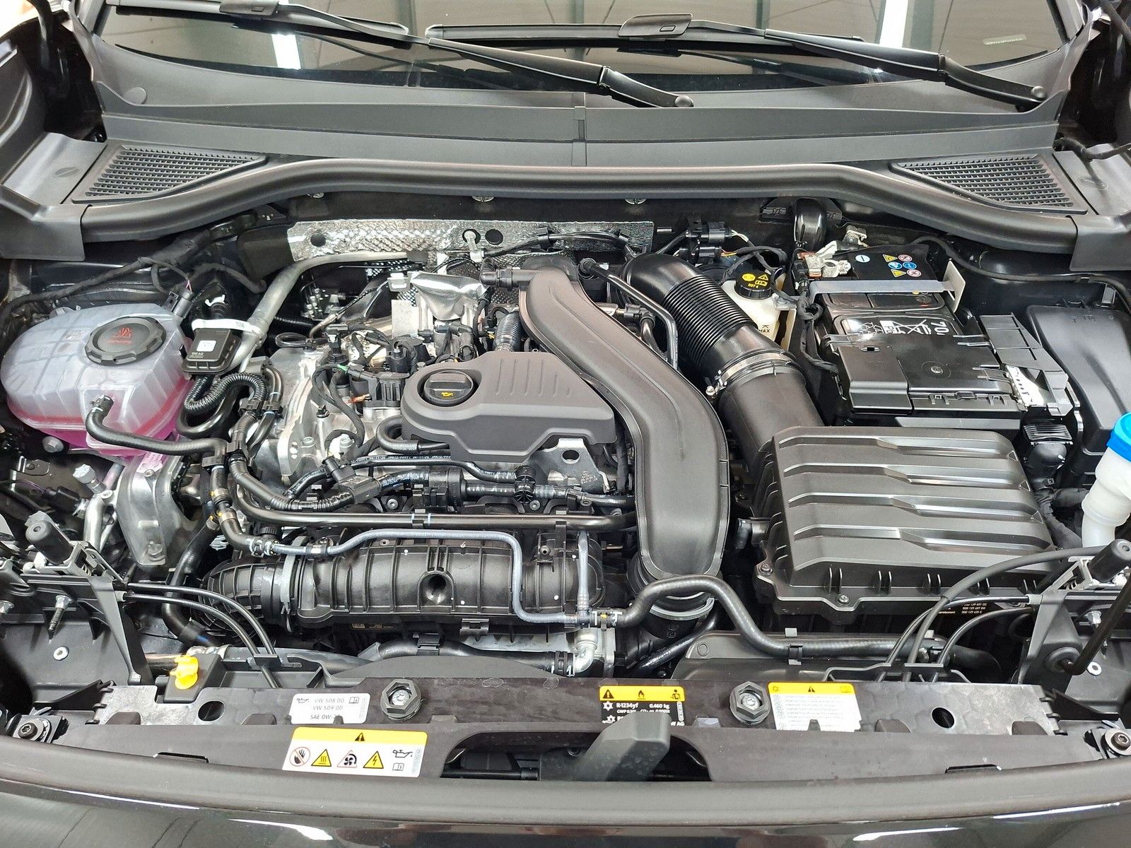Fahrzeugabbildung Volkswagen T-Roc 1.5TSI R-Line AHK ACC Side eHeck Neues Mod