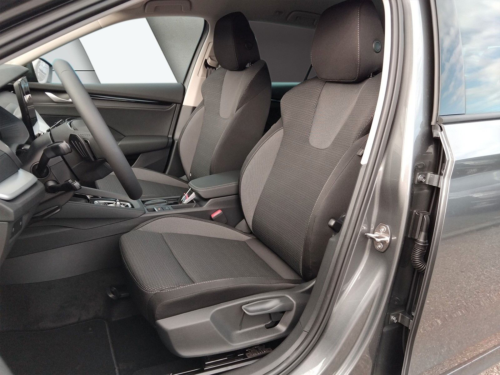 Fahrzeugabbildung SKODA Octavia Combi 2.0TSI 4x4AHK Standh.Panorama Side