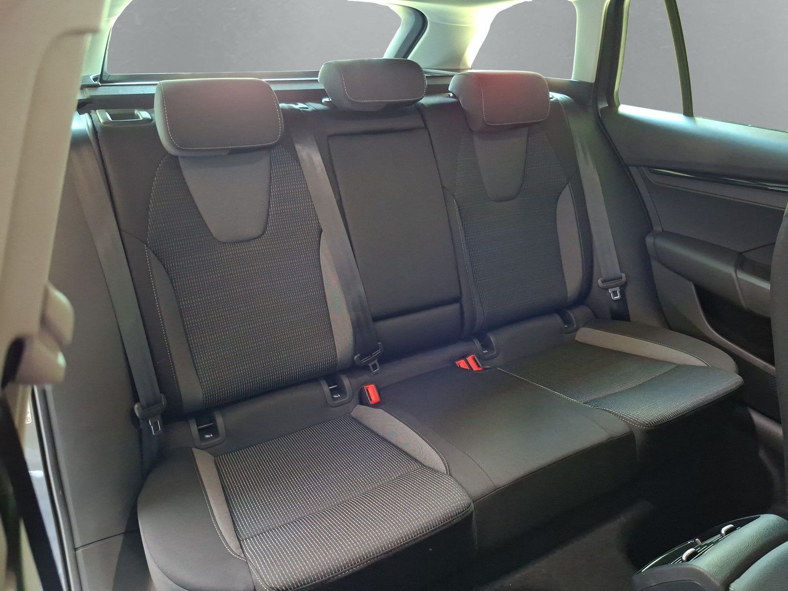 Fahrzeugabbildung SKODA Octavia Combi 2.0TSI 4x4 AHK Standh.Pano Side