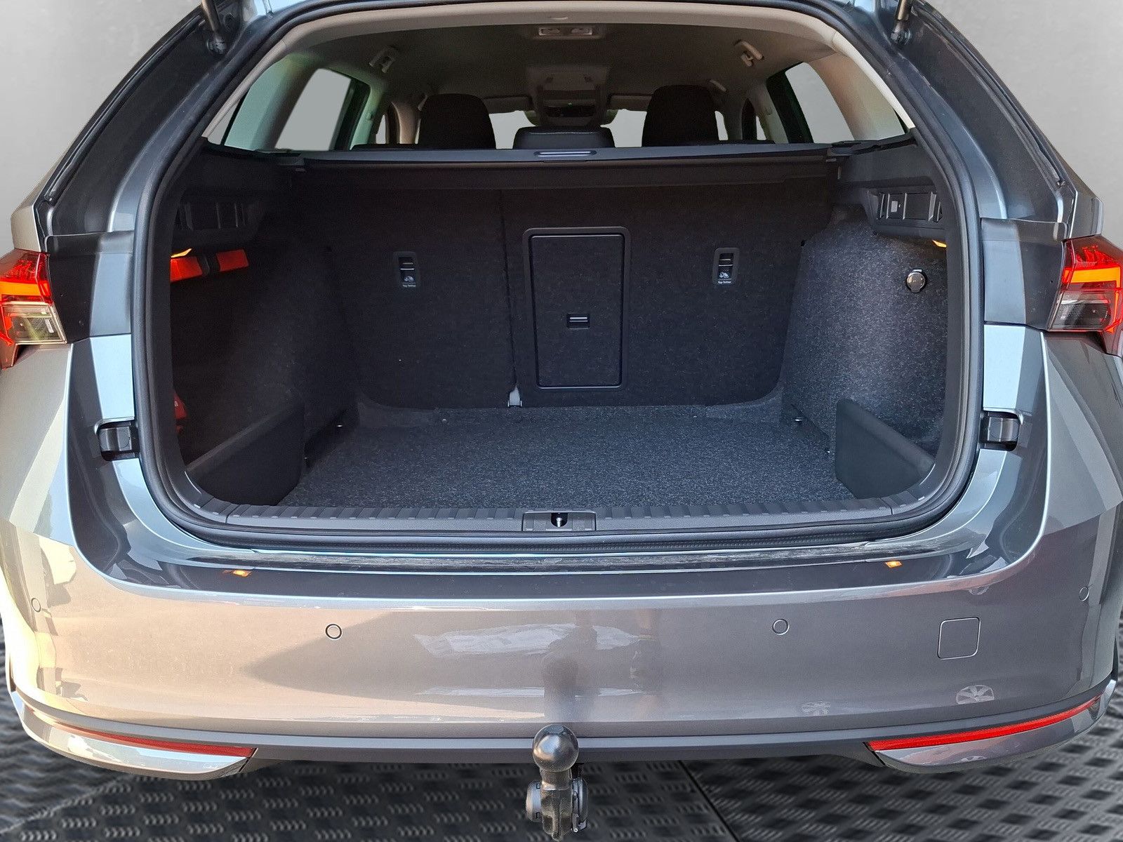 Fahrzeugabbildung SKODA Octavia Combi 2.0TSI 4x4 AHK Standh.Pano Side