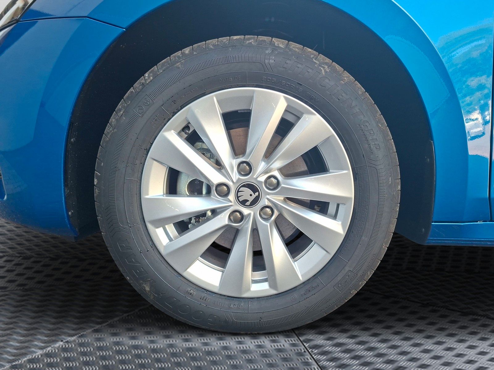 Fahrzeugabbildung SKODA Octavia Combi 2.0TSI Select4x4 AHK Standh.Pano