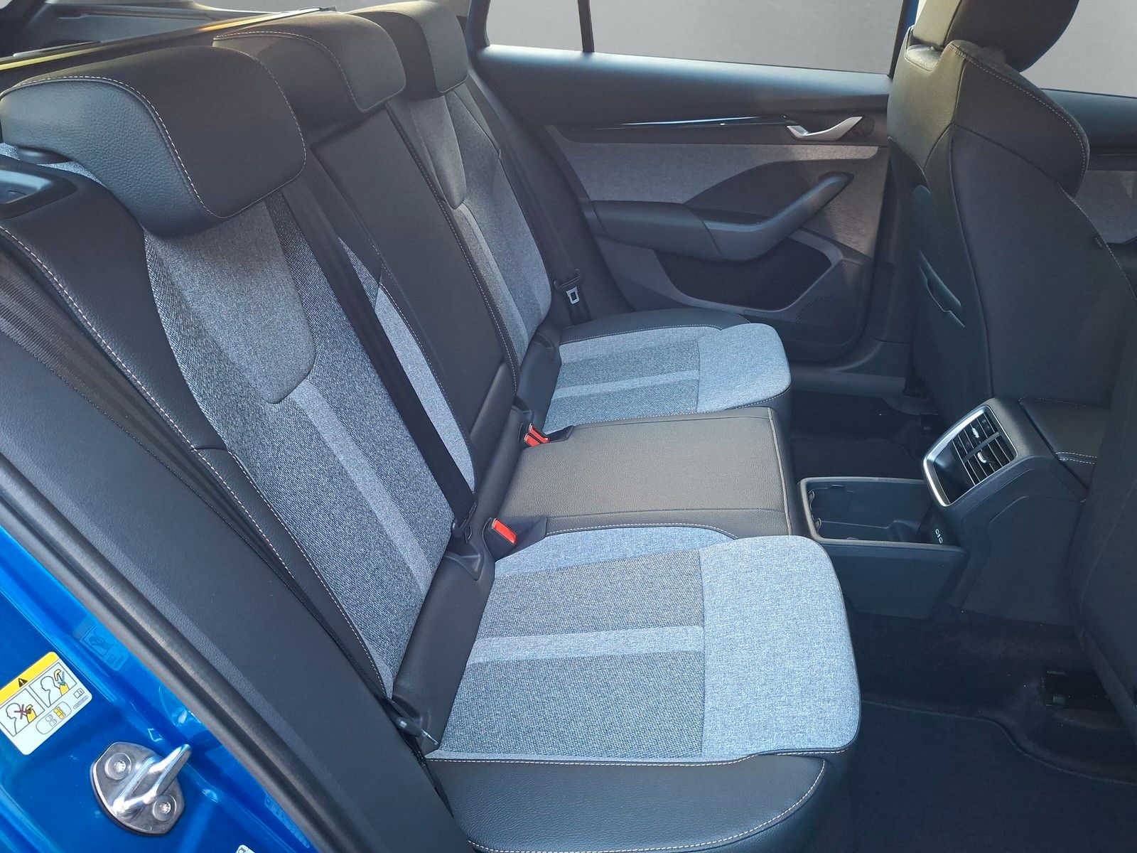 Fahrzeugabbildung SKODA Octavia Combi 2.0TSI Select4x4 AHK Standh.Pano