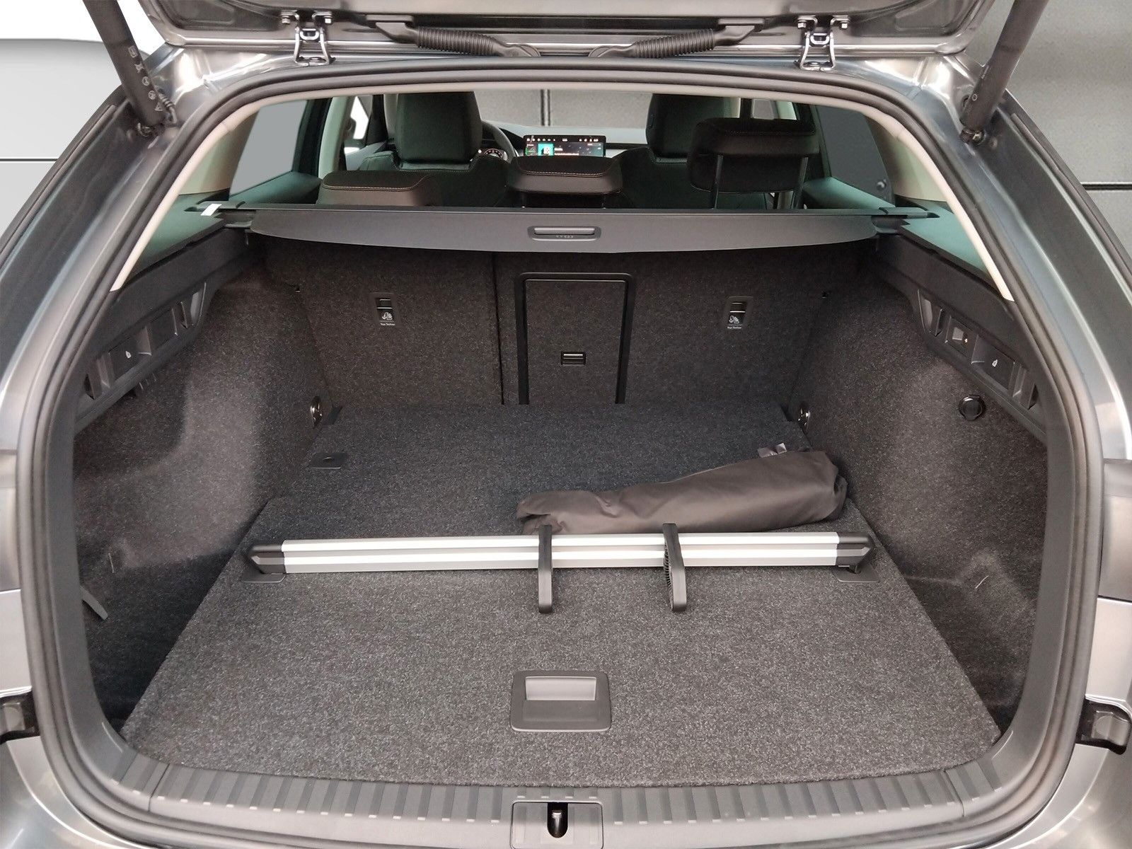 Fahrzeugabbildung SKODA Octavia Combi 2.0 TDI DSG AHK Standh. Navi ACC