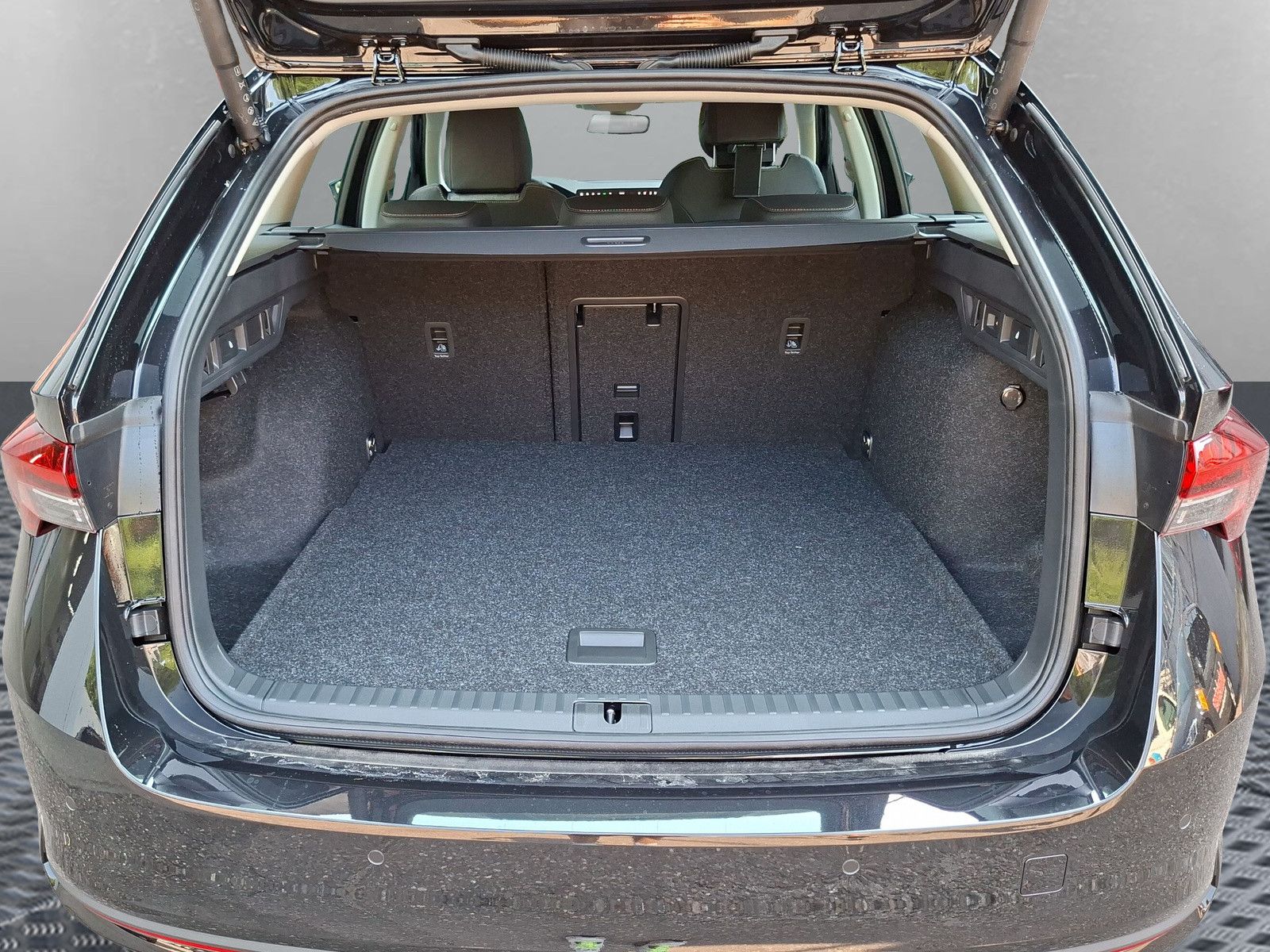 Fahrzeugabbildung SKODA Octavia Combi 2.0 TDI DSG AHK Standh. ACC 5J.Gar