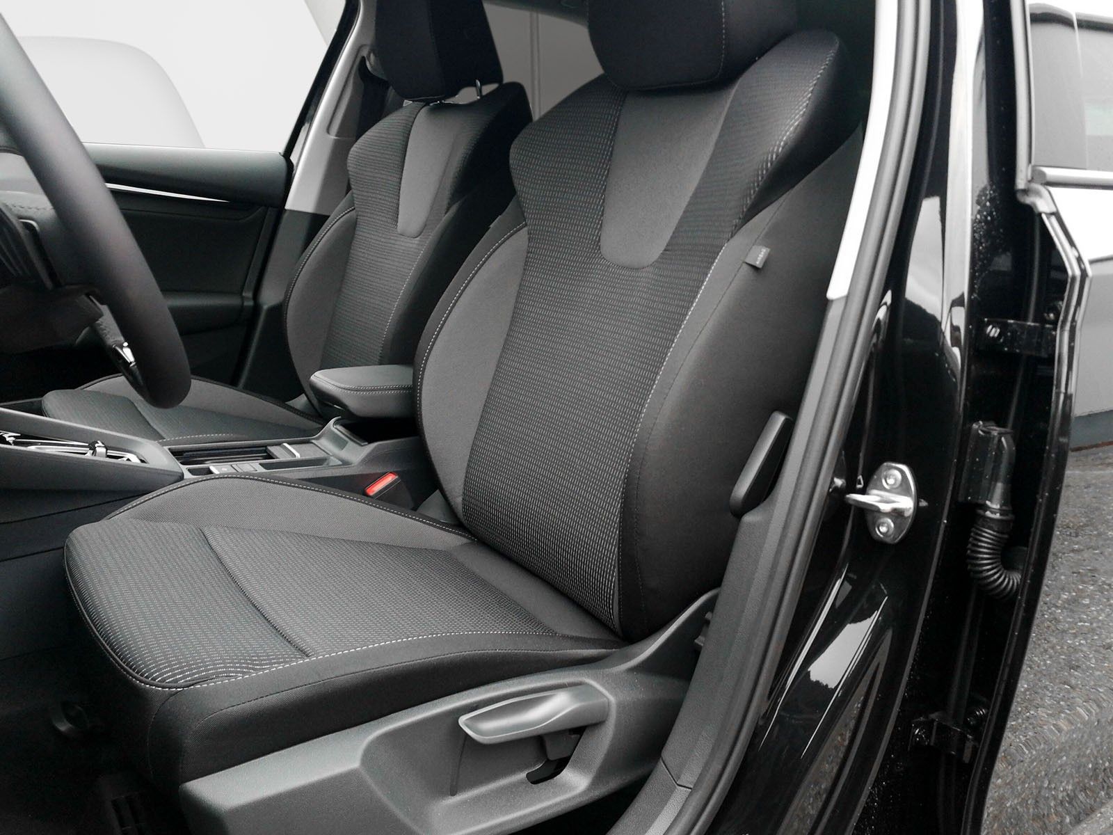 Fahrzeugabbildung SKODA Octavia Combi 2.0 TDI DSG AHK Standh. Navi ACC