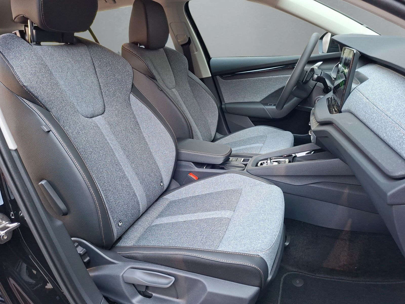 Fahrzeugabbildung SKODA Octavia Combi 2.0 TDI DSG AHK Stdhzg. ACC 5J.Gar