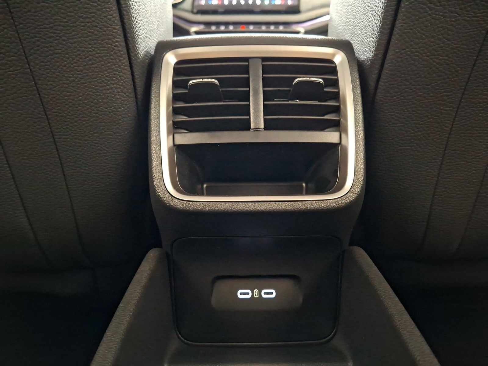 Fahrzeugabbildung SKODA Octavia Combi 2.0 TDI DSG AHK Stdhzg Navi 5J.Gar