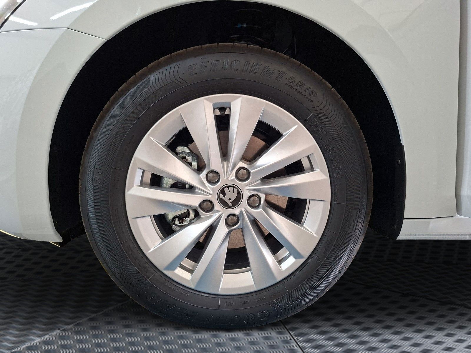 Fahrzeugabbildung SKODA Octavia Combi 2.0 TDI DSG AHK Stdhzg Navi 5J.Gar