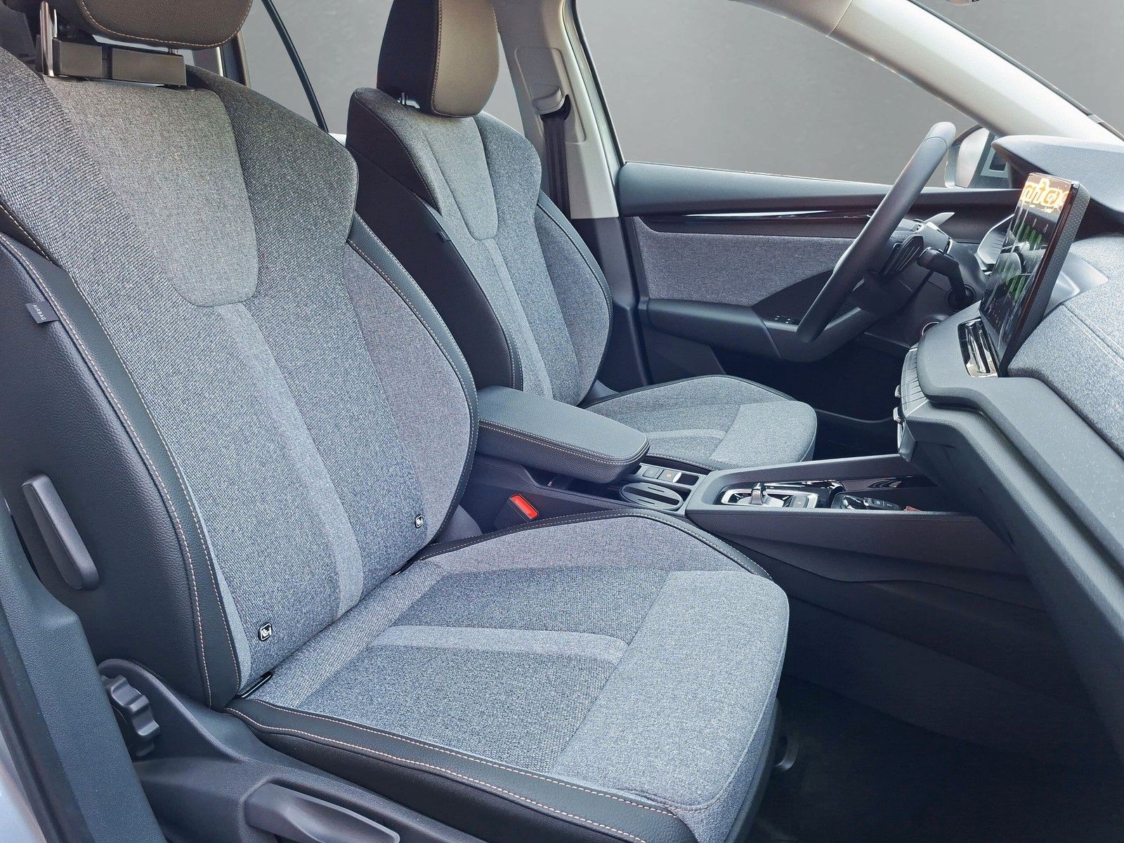 Fahrzeugabbildung SKODA Octavia Combi 2.0 TDI DSG AHK Stdhzg Navi 5J.Gar
