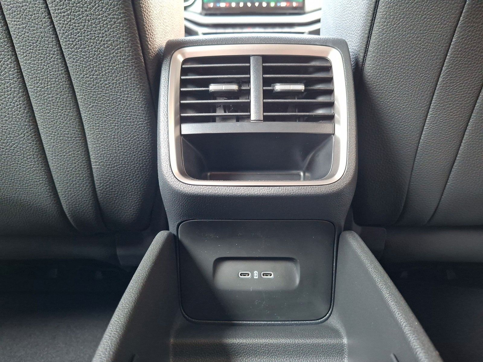 Fahrzeugabbildung SKODA Octavia Combi 2.0 TDI DSG AHK Stdhzg Navi 5J.Gar