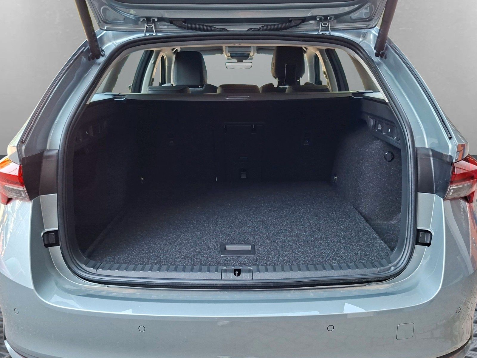 Fahrzeugabbildung SKODA Octavia Combi 2.0 TDI DSG AHK Stdhzg Navi 5J.Gar