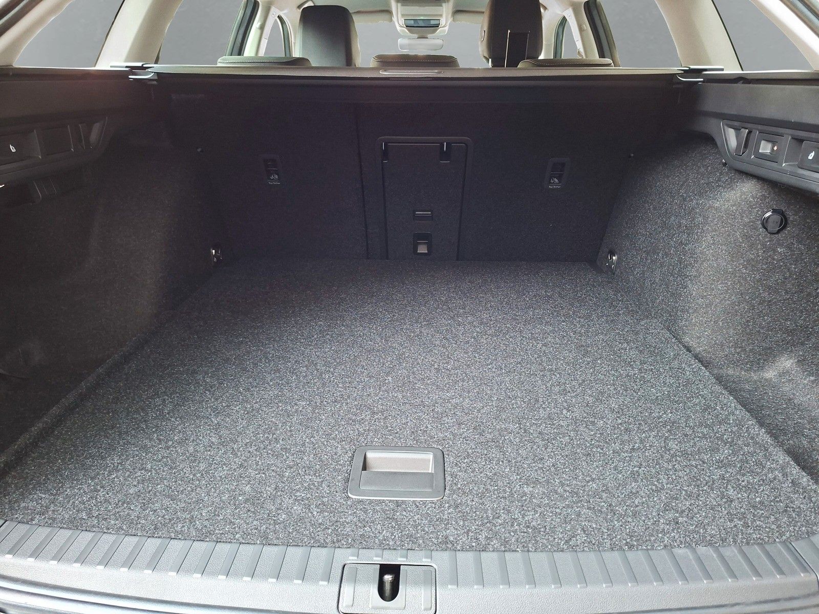 Fahrzeugabbildung SKODA Octavia Combi 2.0 TDI DSG AHK Stdhzg Navi 5J.Gar