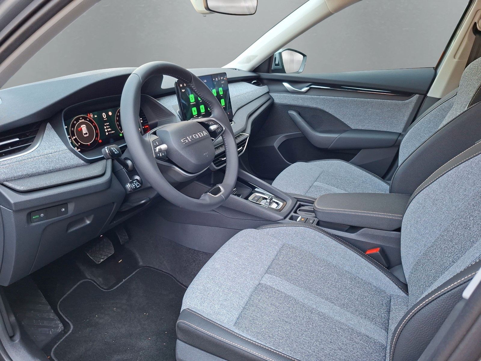 Fahrzeugabbildung SKODA Octavia Combi 2.0 TDI DSG AHK Stdhzg Navi 5J.Gar