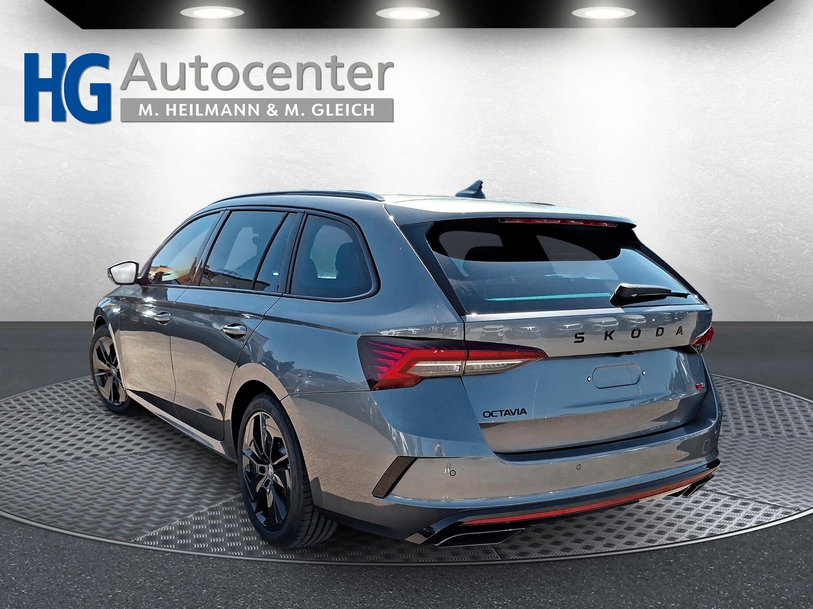 Fahrzeugabbildung SKODA Octavia Combi 2.0TSI RS 360° AHK Pano ACC DCC