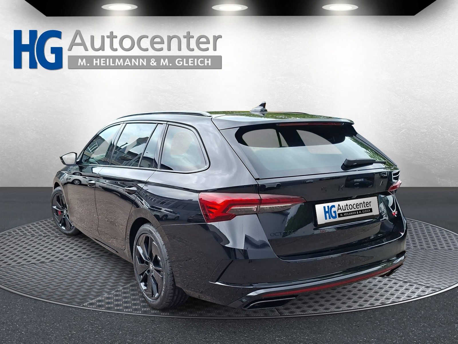 Fahrzeugabbildung SKODA Octavia Combi 2.0TSI RS 360° AHK Pano ACC DCC