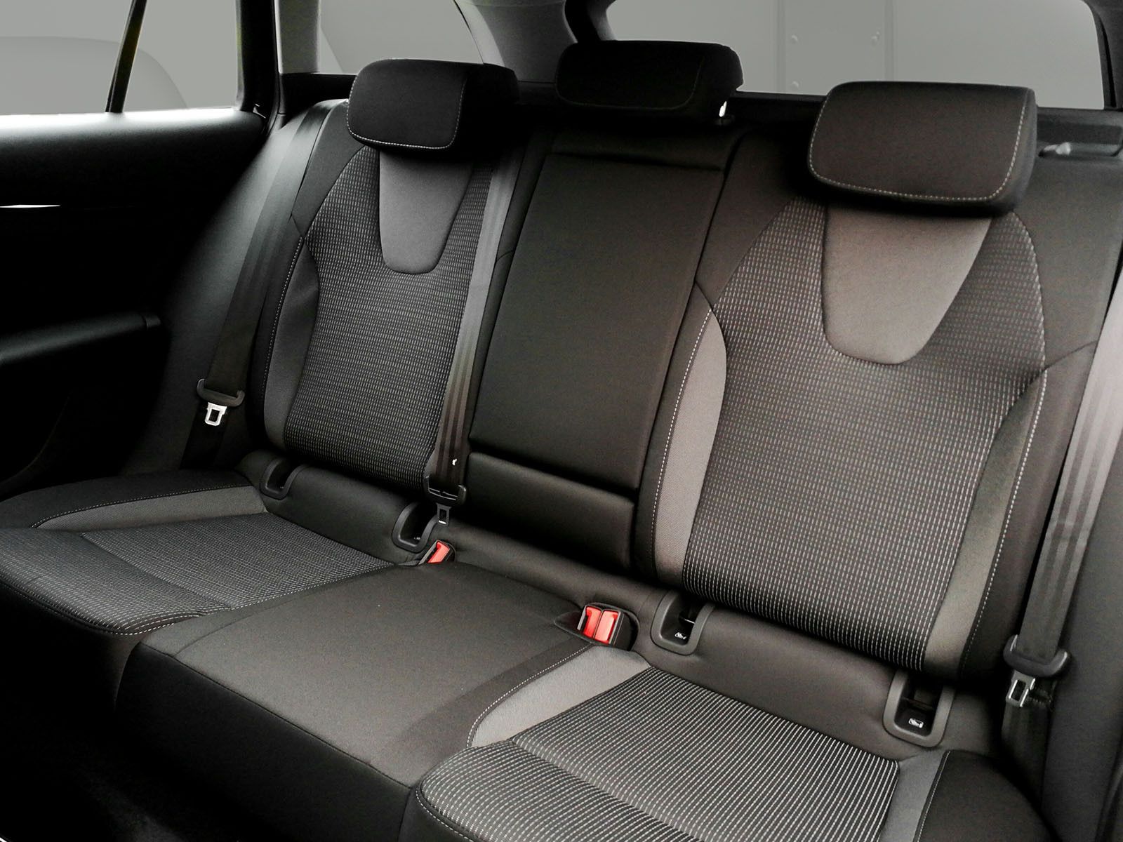 Fahrzeugabbildung SKODA Octavia Combi 1.5TSI eHeck ACC AHK 5J.Gar.Side