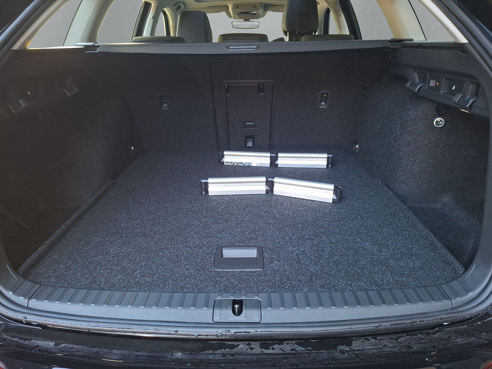 Fahrzeugabbildung SKODA Octavia Combi  1.5TSI eHeck ACC AHK 5J.Gar.Side